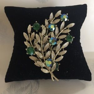 Vintage LISNER green rhinestone brooch